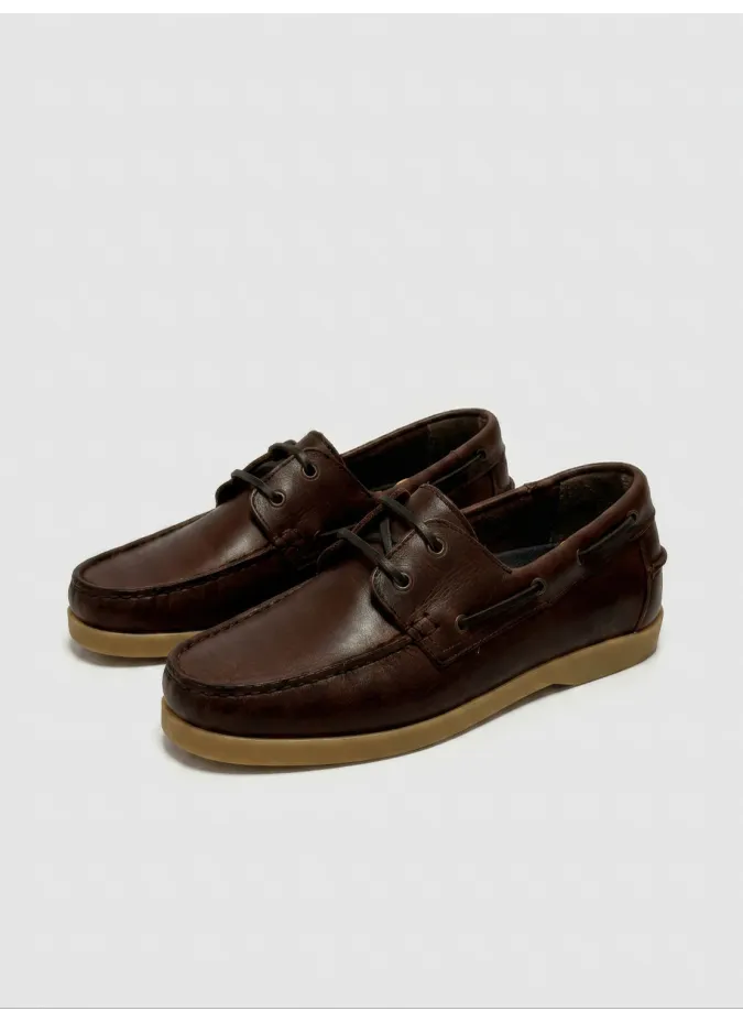 Brown boat shoe