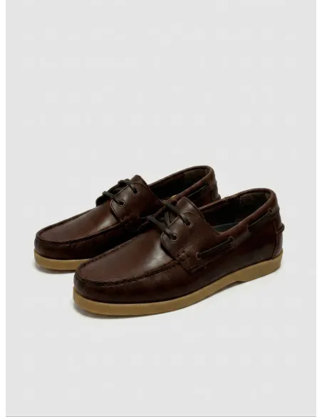 Brown boat shoe