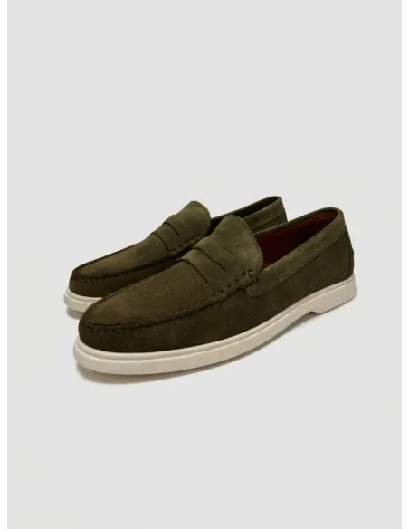 Mocasín verde con suela blanca