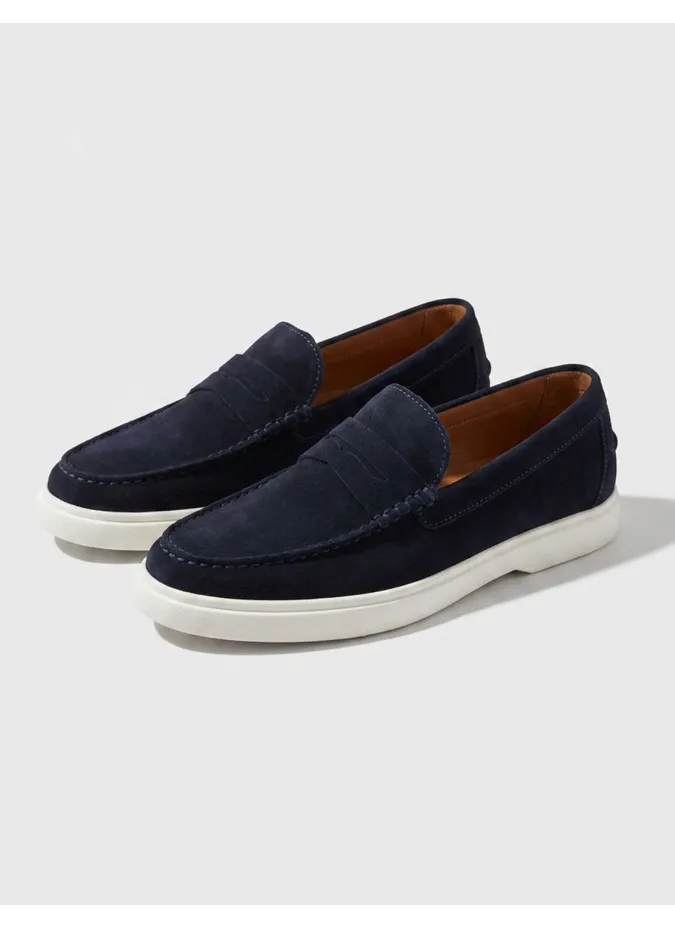 Mocasín azul con suela blanca