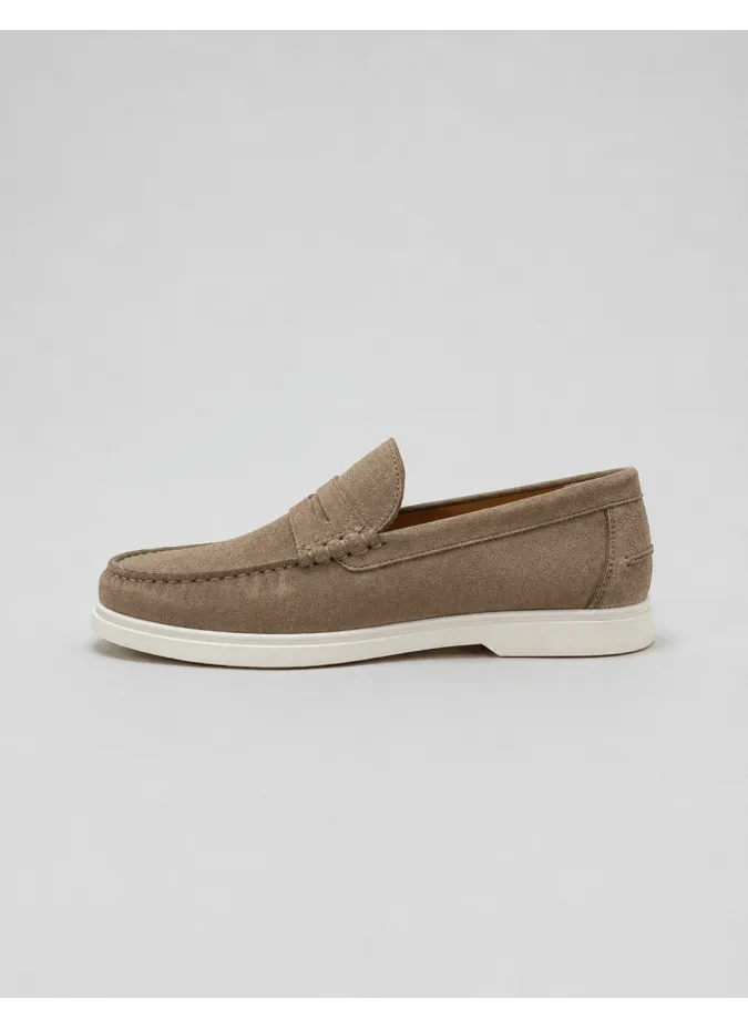Mocasín camel con suela blanca