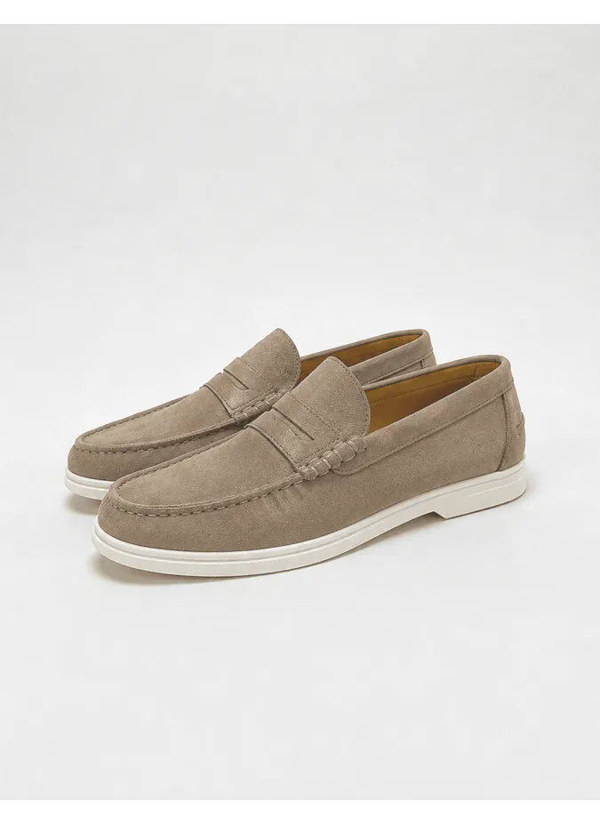 Mocasín camel con suela blanca